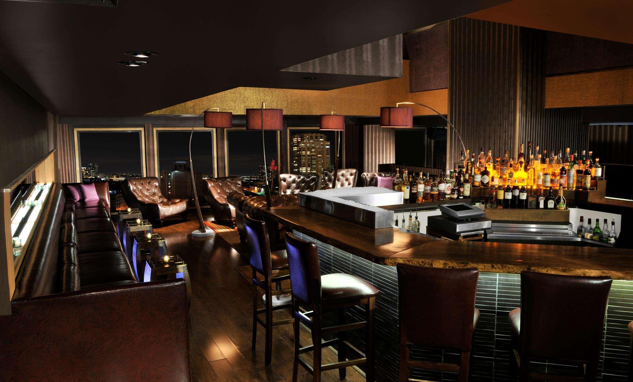 نزل هيلتون غاردن تايمز سكوير نيو يورك المظهر الخارجي الصورة The bar at the 360° Lounge