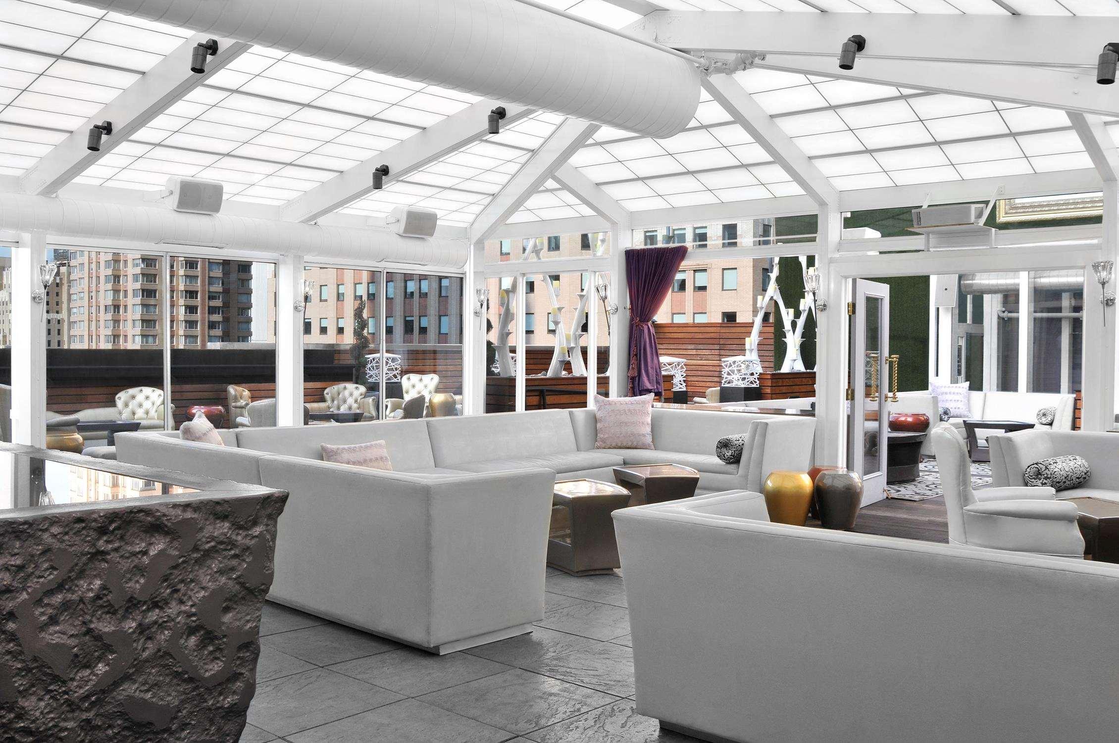 نزل هيلتون غاردن تايمز سكوير نيو يورك المظهر الخارجي الصورة The interior of the Sky Bar
