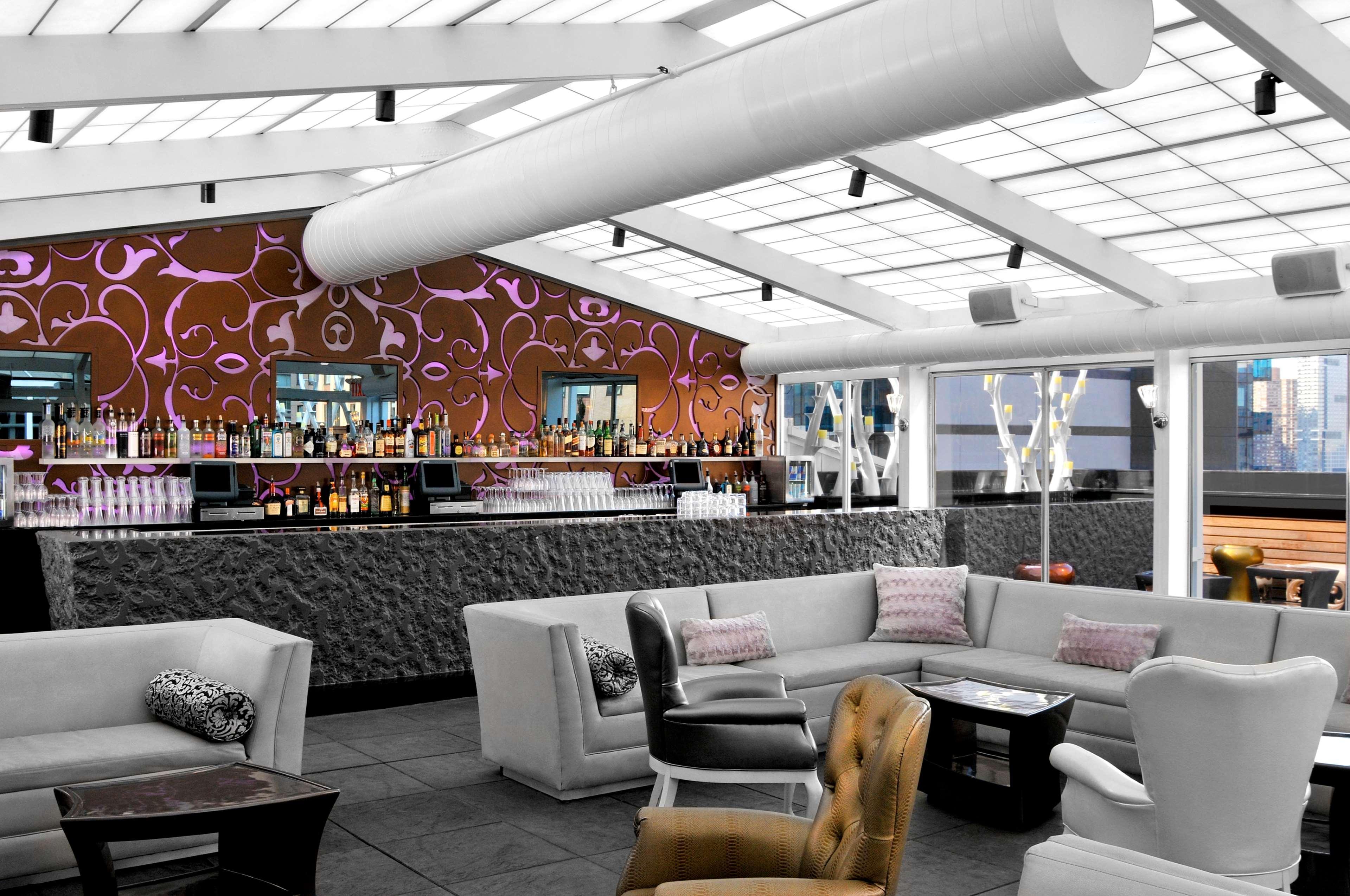 نزل هيلتون غاردن تايمز سكوير نيو يورك المظهر الخارجي الصورة The bar at the 101 bar