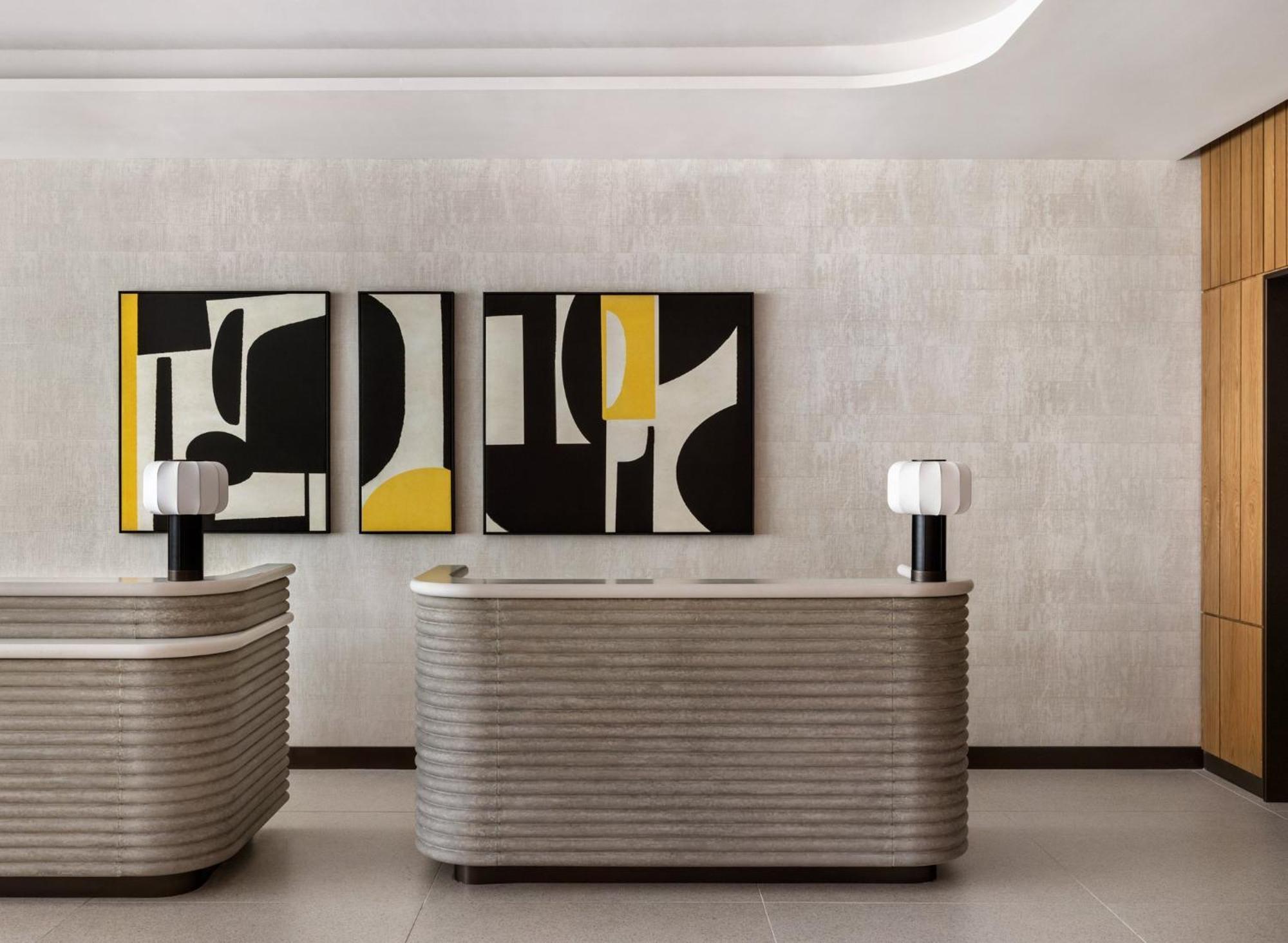 نزل هيلتون غاردن تايمز سكوير نيو يورك المظهر الخارجي الصورة The lobby of the hotel