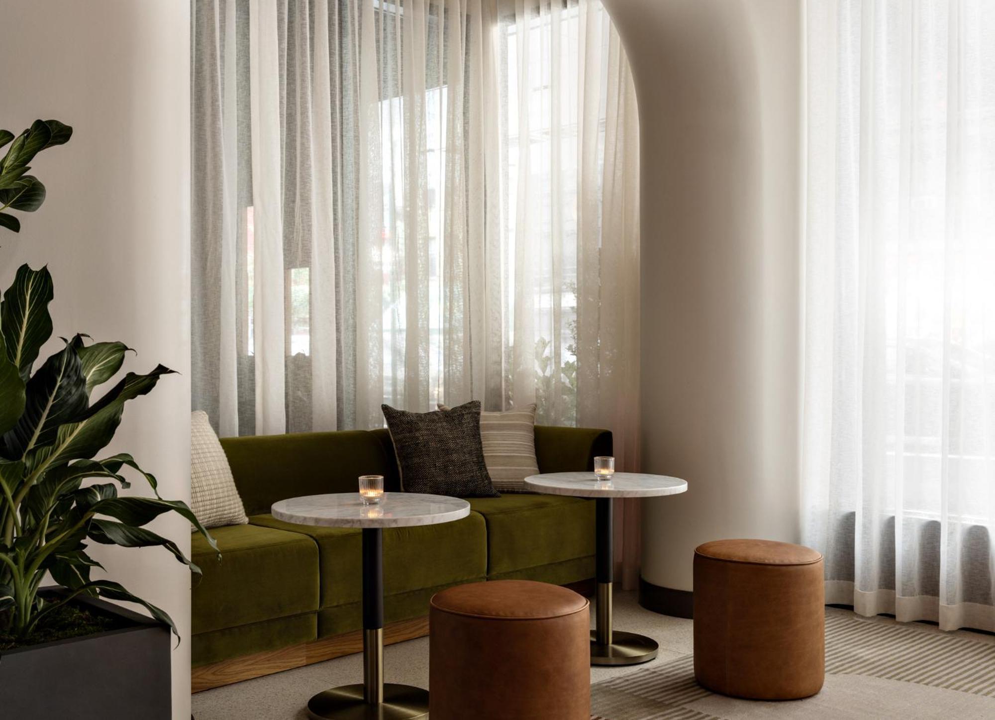 نزل هيلتون غاردن تايمز سكوير نيو يورك المظهر الخارجي الصورة The interior of the hotel